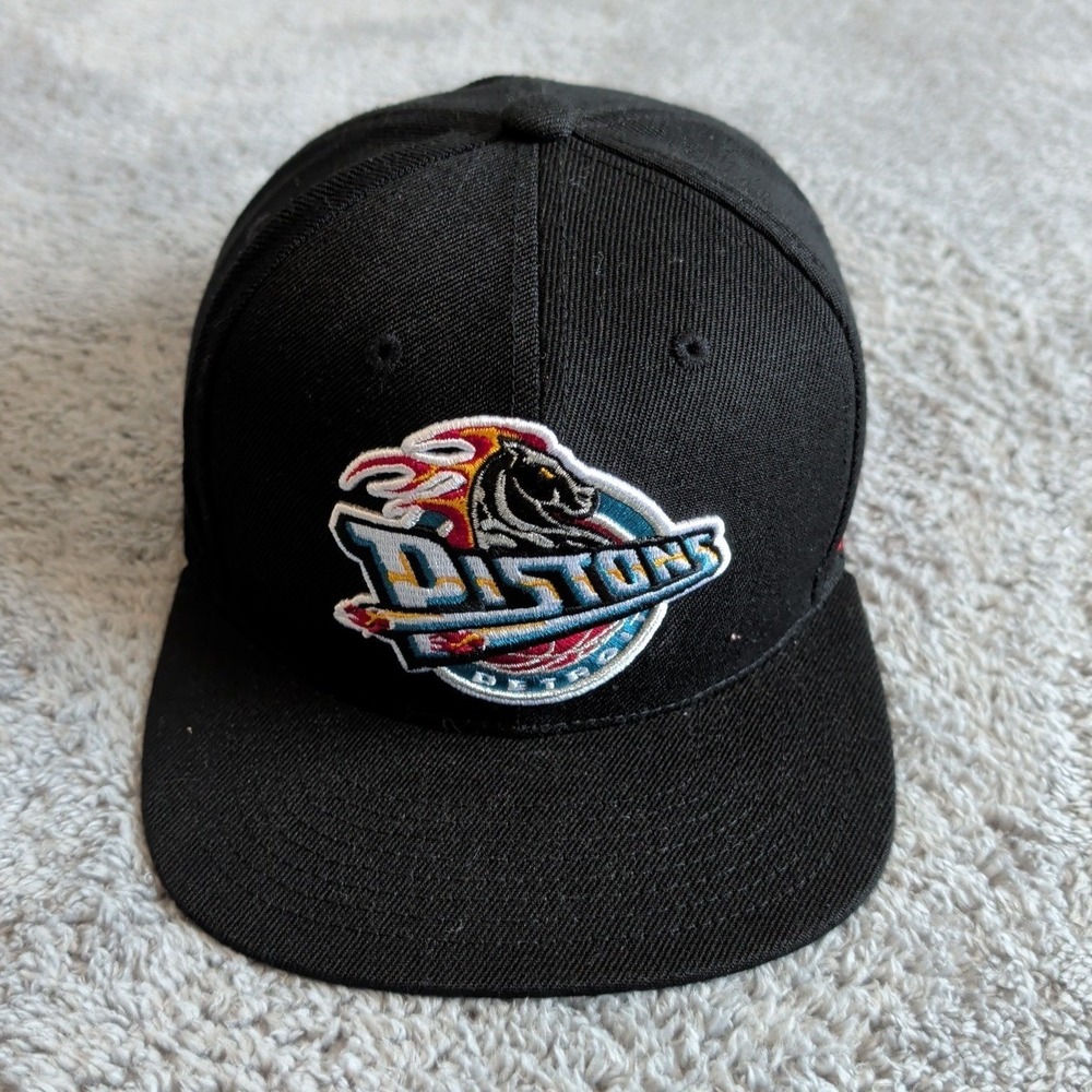 MITCHELL & NESS NBA Snapback Detroit Pistons OSFM Embroidered Pistons